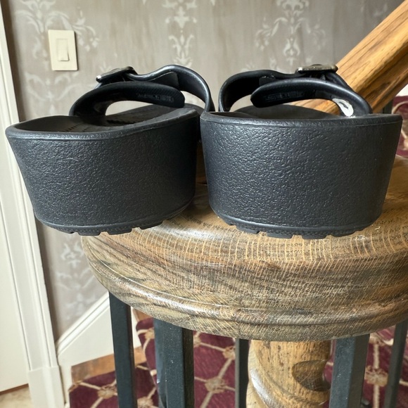 CROCS the SARAH slip on mule sandal very good condition black with silver buckle - Picture 6 of 14